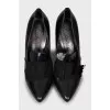 Stiletto heels decorated with a bow