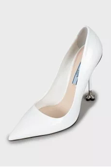 White high heel shoes