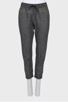 Trousers with printed pattern and raised seams