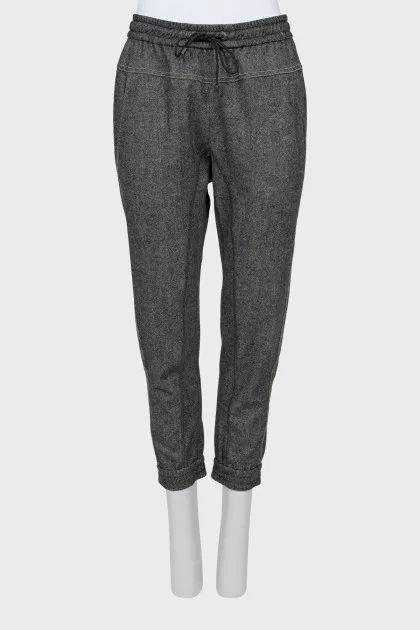 Trousers with printed pattern and raised seams