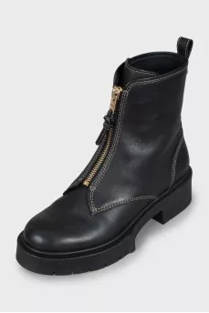 Leather boots with contrasting seams
