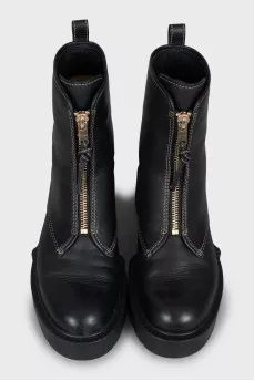 Leather boots with contrasting seams