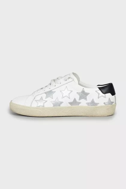 Leather sneakers decorated with stripes