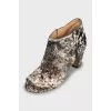 Short pile ankle boots with tag