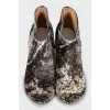 Short pile ankle boots with tag