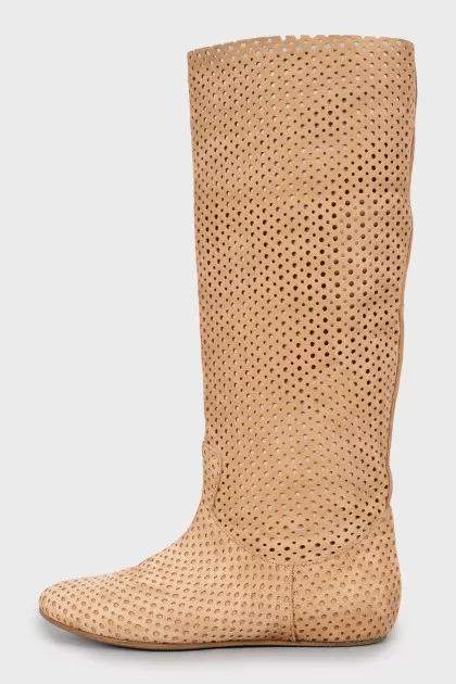 Brown boots with perforation on suede