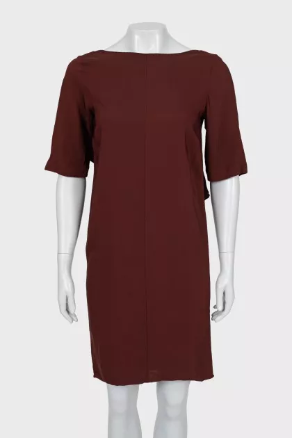 Dress with V-neck on the back