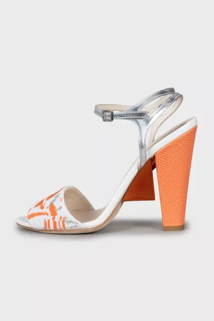 Leather sandals decorated with sequins