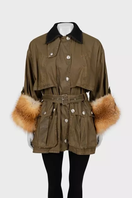 Parka decorated with fur on the sleeves