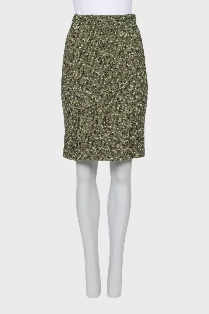Pencil skirt with slits at the hem