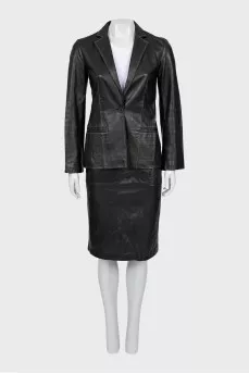 Leather suit with contrasting seams