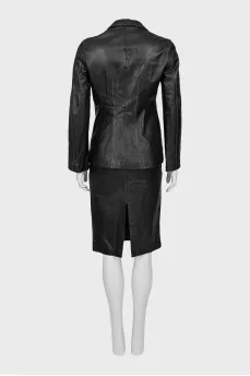 Leather suit with contrasting seams