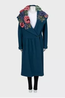 Wool coat with voluminous decor