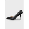 Leather shoes with silver back