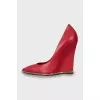Leather shoes with a figured wedge heel