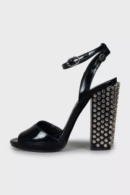 Leather sandals with heel decoration