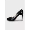 Patent leather shoes with embossing