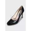 Patent leather shoes with embossing