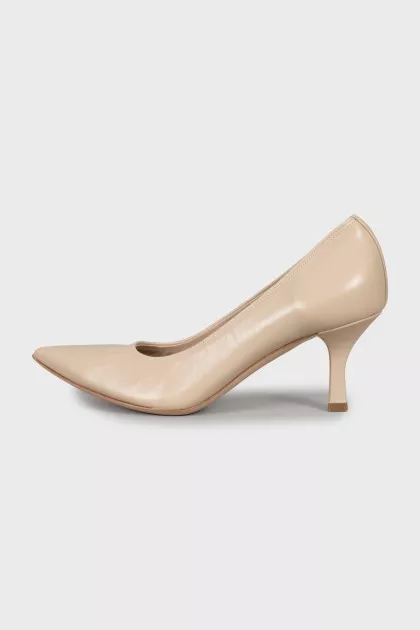 Beige shoes with tag