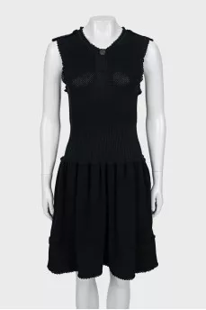 Fitted sleeveless dress