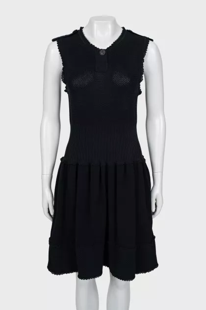 Fitted sleeveless dress