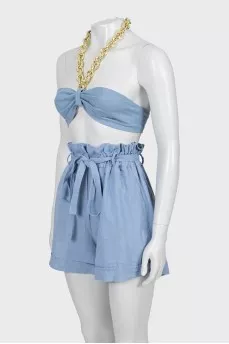 Suit with shorts decorated with chain