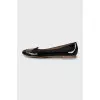 Patent leather ballet flats decorated with eyelets