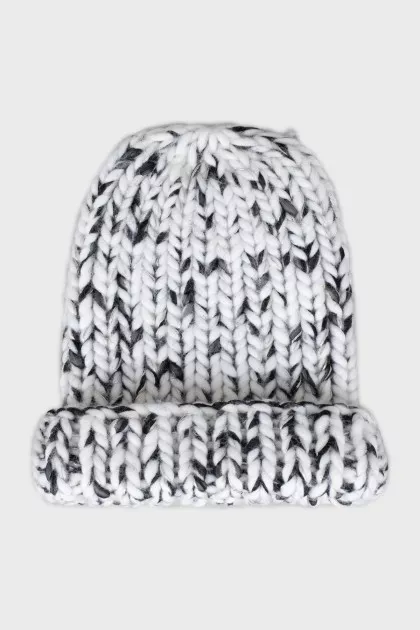 Knitted hat with lurex
