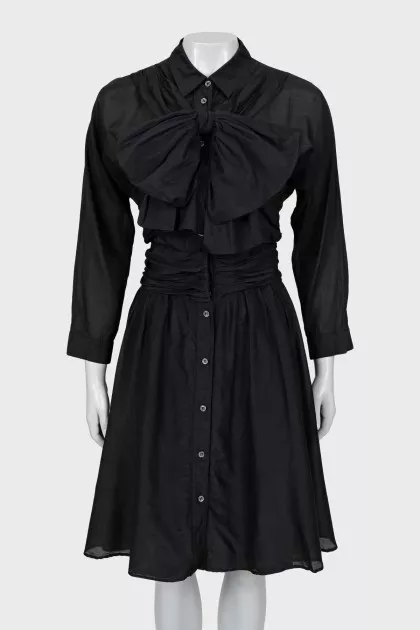 Fitted dress with bow