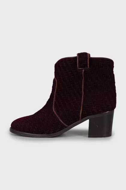 Velour ankle boots with braiding