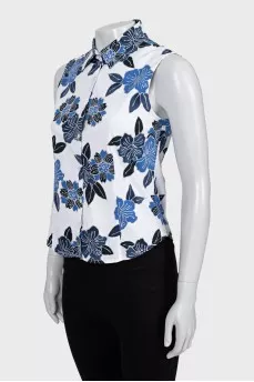 Fitted vest with print