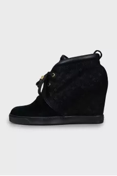 Suede ankle boots with signature print