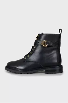 Leather boots with brand logo