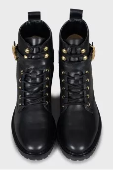 Leather boots with brand logo