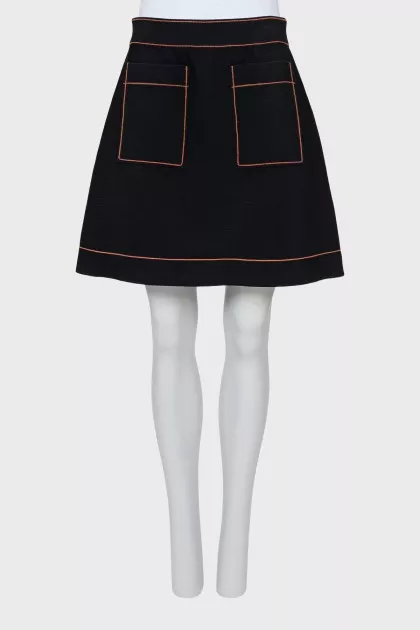 Fitted skirt with contrast seams