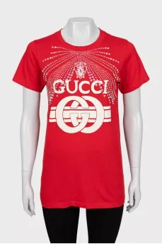 Fitted T-shirt decorated with rhinestones