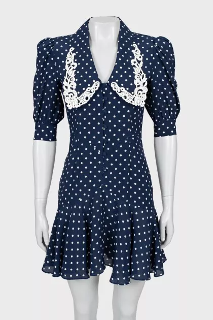 Fitted dress with lace collar