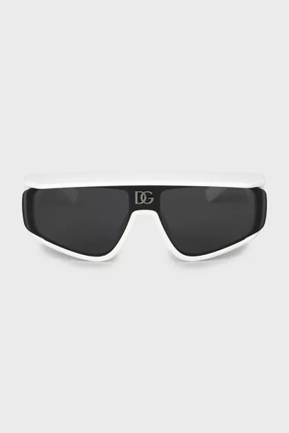 Sunglasses with removable curtain