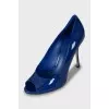Patent leather shoes with tag
