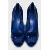 Patent leather shoes with tag