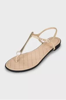Leather sandals decorated with pearls