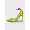 Textile shoes with suede straps