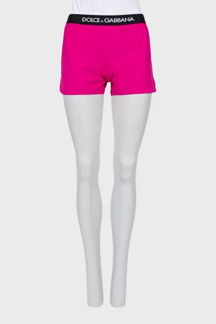 Sports shorts with elastic band