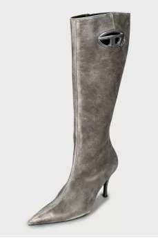 Leather boots with a distressed effect