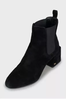 Suede ankle boots with medium heels