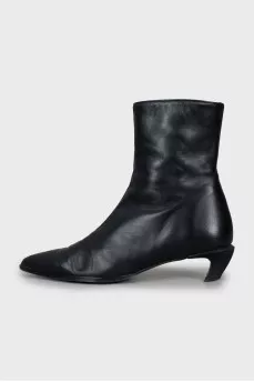 Leather ankle boots with low heels