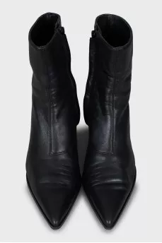 Leather ankle boots with low heels