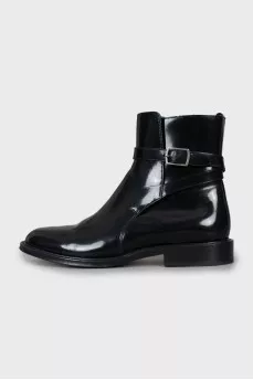 Patent leather boots with round toe