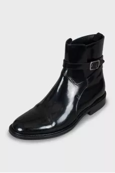 Patent leather boots with round toe
