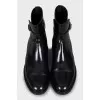 Patent leather boots with round toe